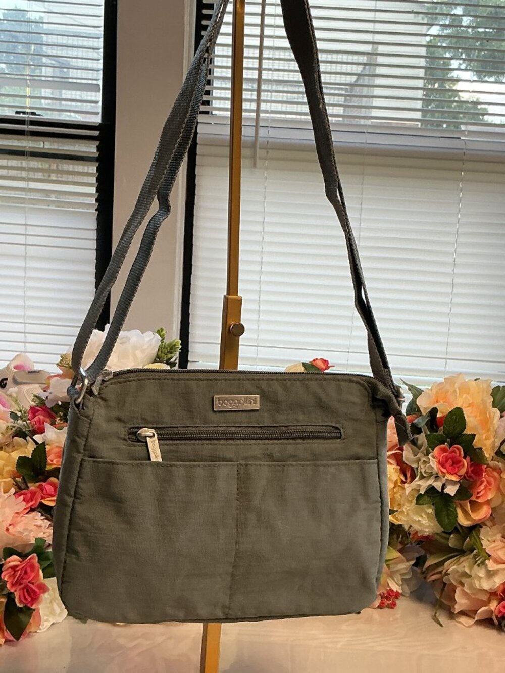 Baggallini Crossbody Bag Gray Nylon Multi Pocket Adjustable